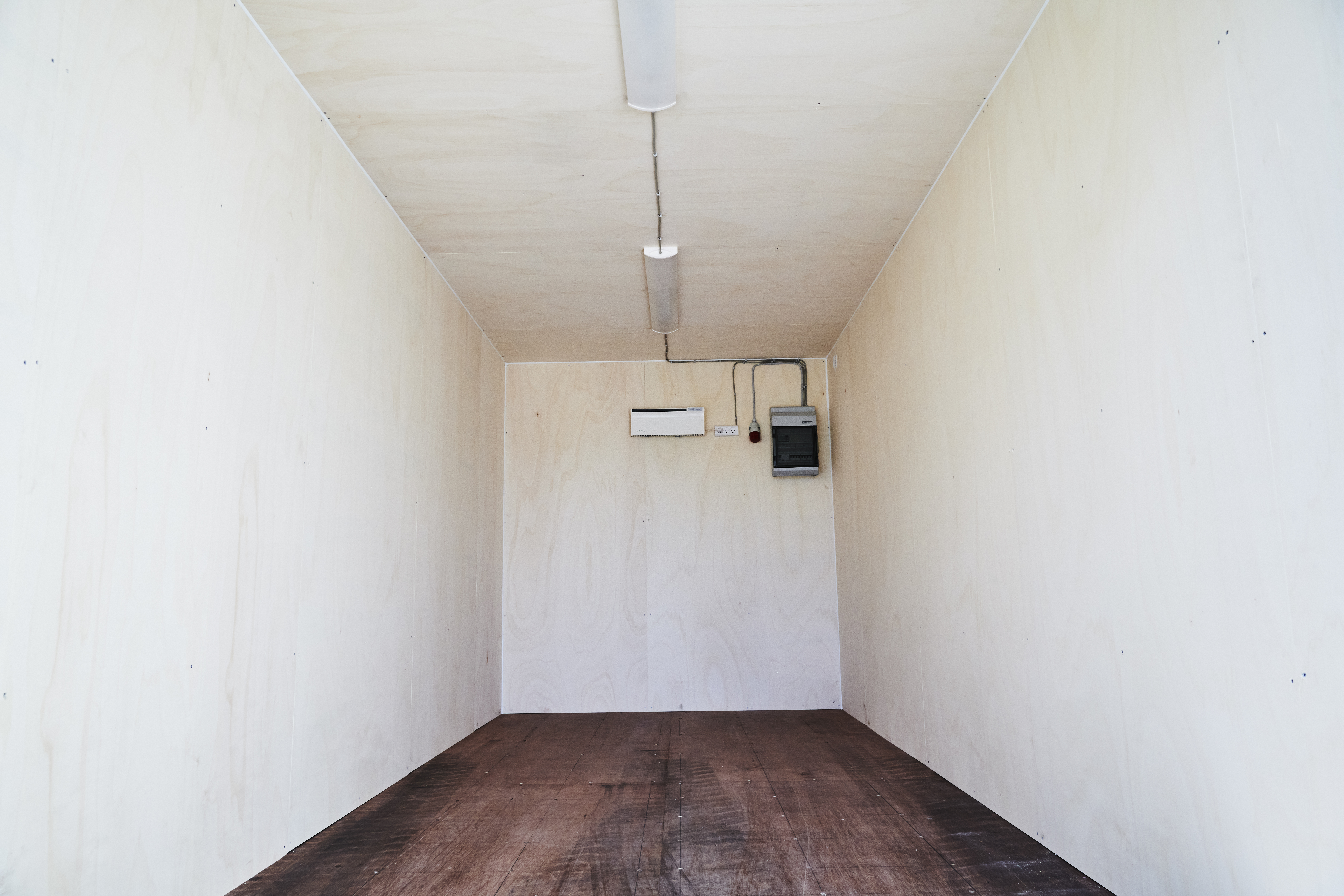 20 fot isolerad container med el och belysning
