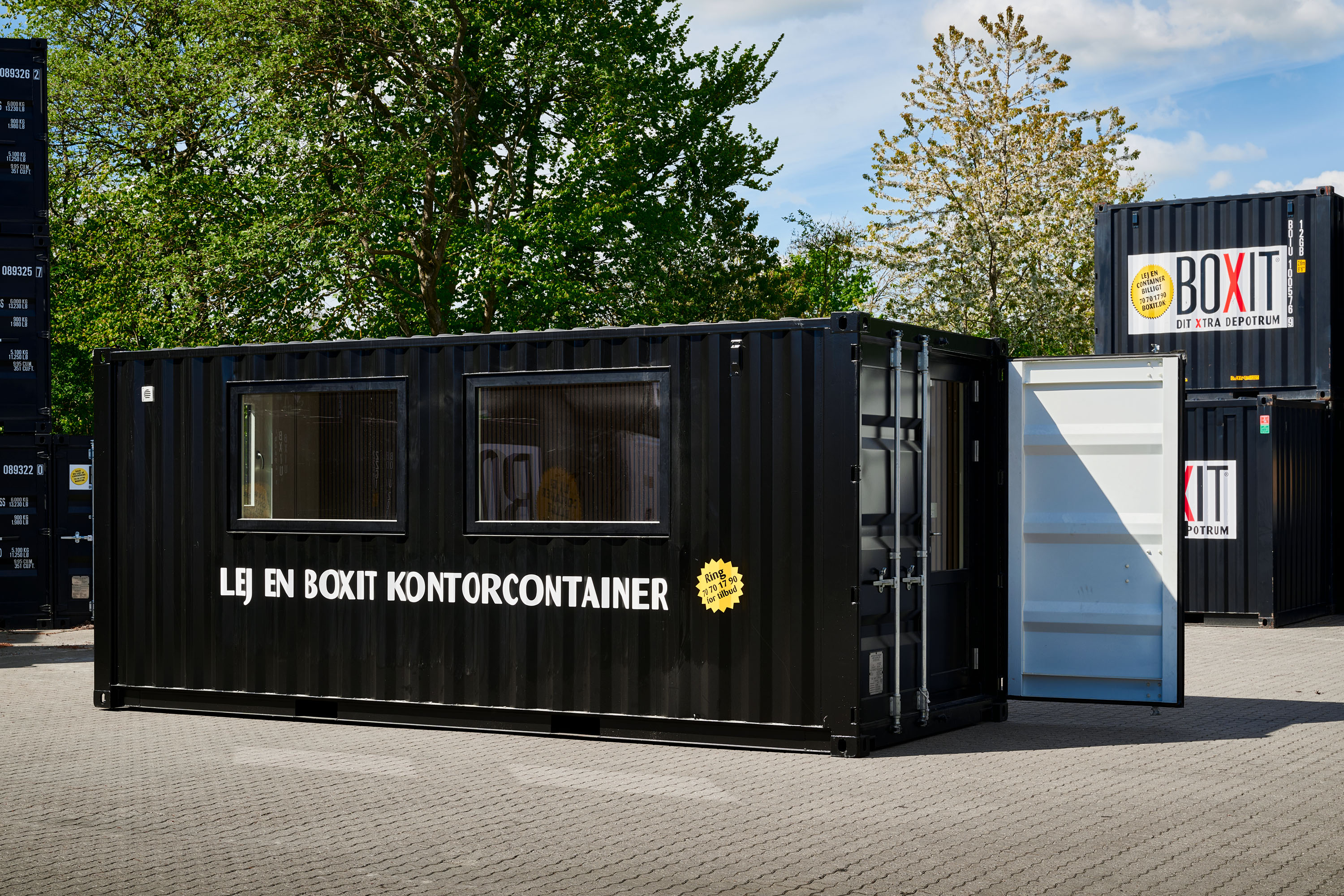 20 fots containerkontor med två fönster från BOXIT