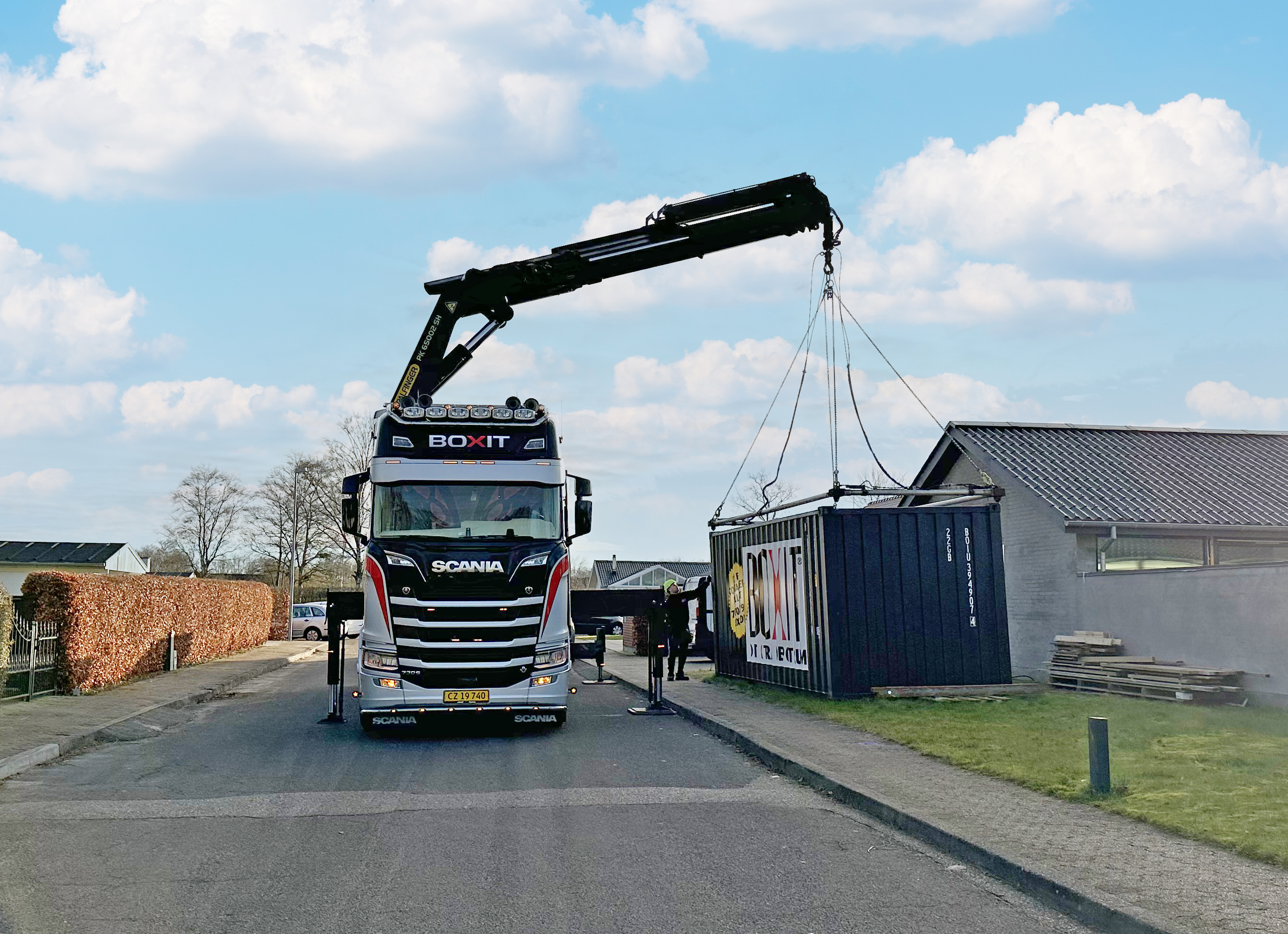 Container uppställd på leveransplats
